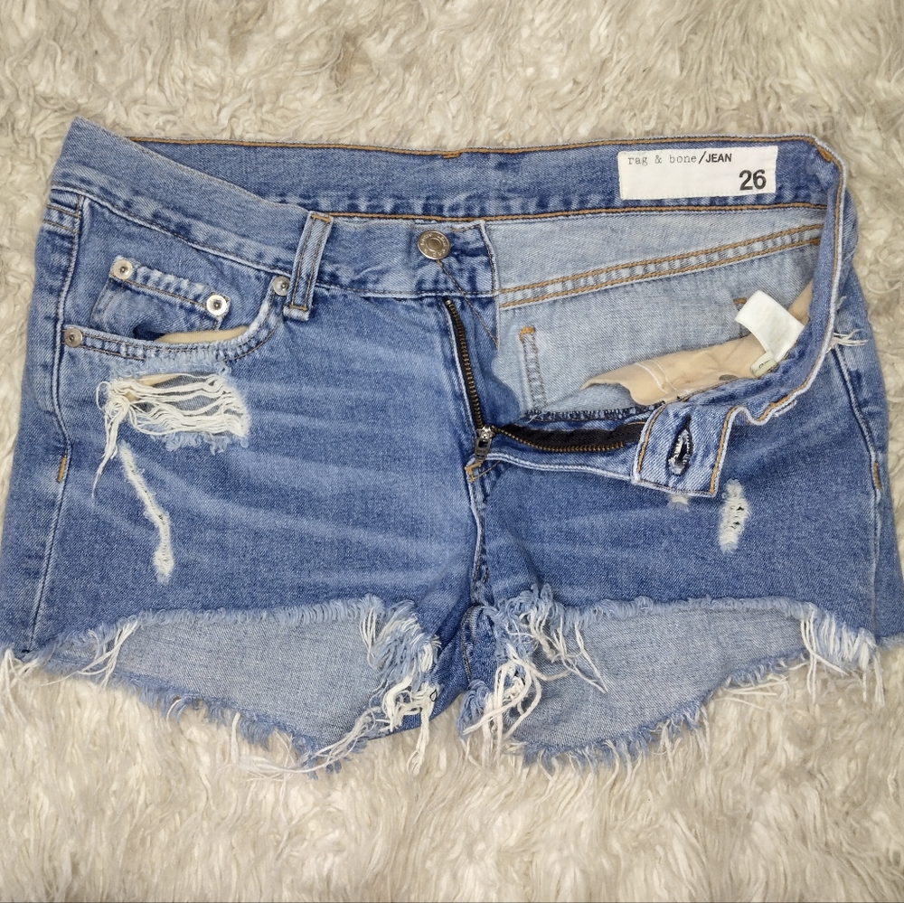 Rag & Bone Winnie Distressed Cut Off Denim Short Size 26 - Picture 12 of 12